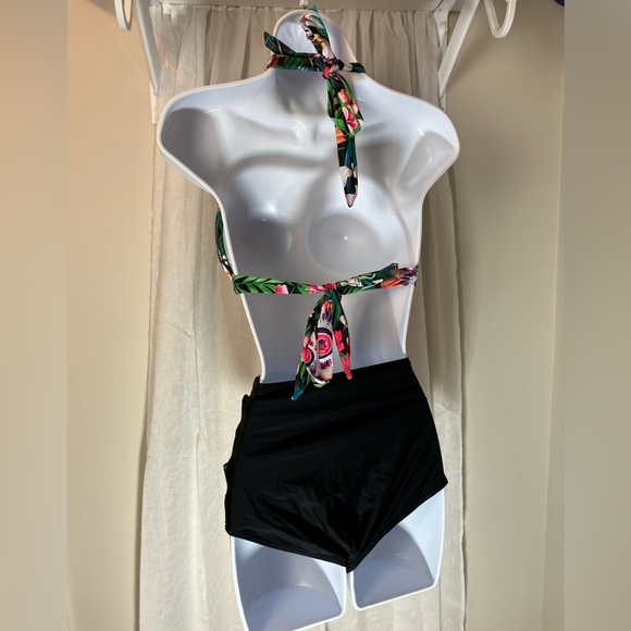 Bikini Swimsuit Size Large -2 Piece - Lattice Bottoms - Picture 6 of 10